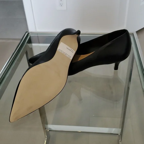 Saks 5th Ave womens Black Leather Kitten Heel Pumps Size 6 like new no box - Picture 8 of 8